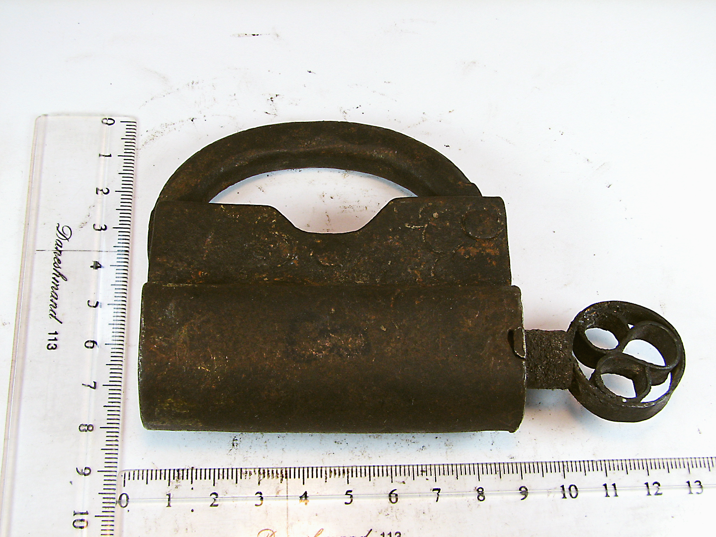 قفل دست ساز بزرگ فولادی بسیار قدیمی