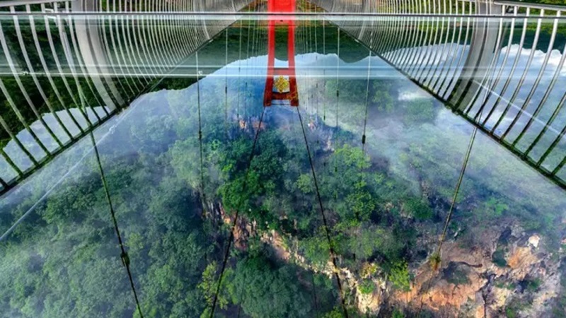 رود خانه شیشه ای در چین .