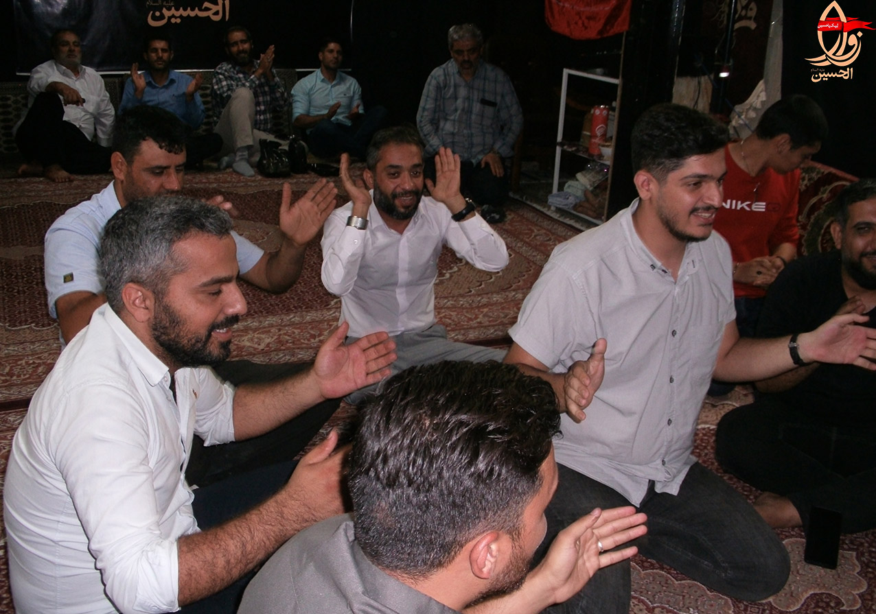 جمعی از خادمین هیئت زوارالحسین در جشن مولودی خوانی عید غدیر1401 در حسینیه شهیددولت آبادی