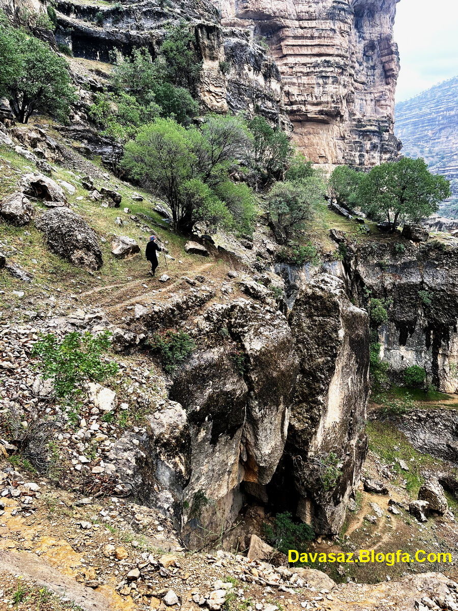 در مسیر فرود به کف دره شیرز