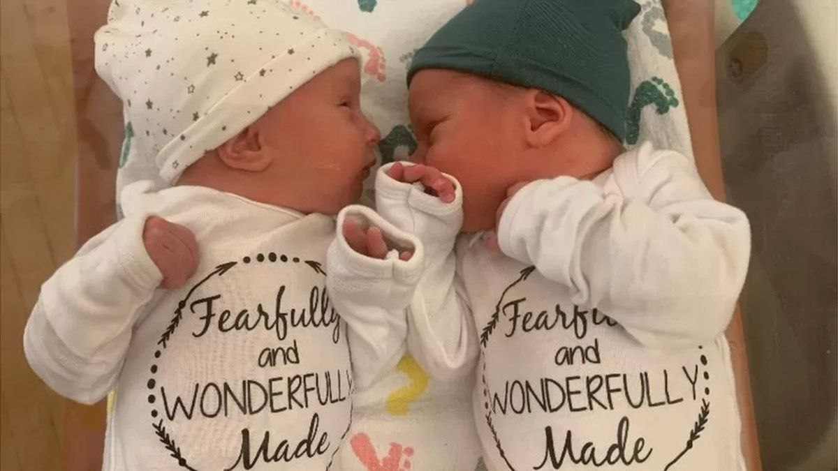 تصویری منتشرشده از دو نوزاد که از اسپرم های یخ زده ۳٠ سال پیش به دنیا آمدند